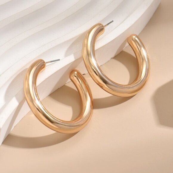 Yellow Gold Women's Minimalist Cuff Hoop Earrings - Picture 5 of 5